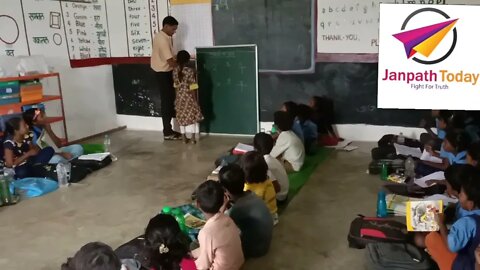 स्कूल के रास्ते पर दबंग का कब्ज़ा