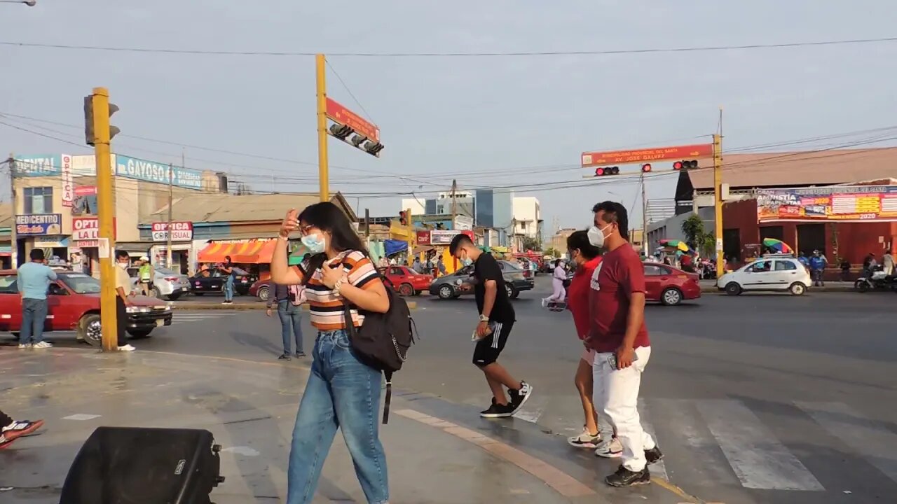 La esquina del Movimiento - Intersección de Gálvez y Leoncio Prado Chimbote
