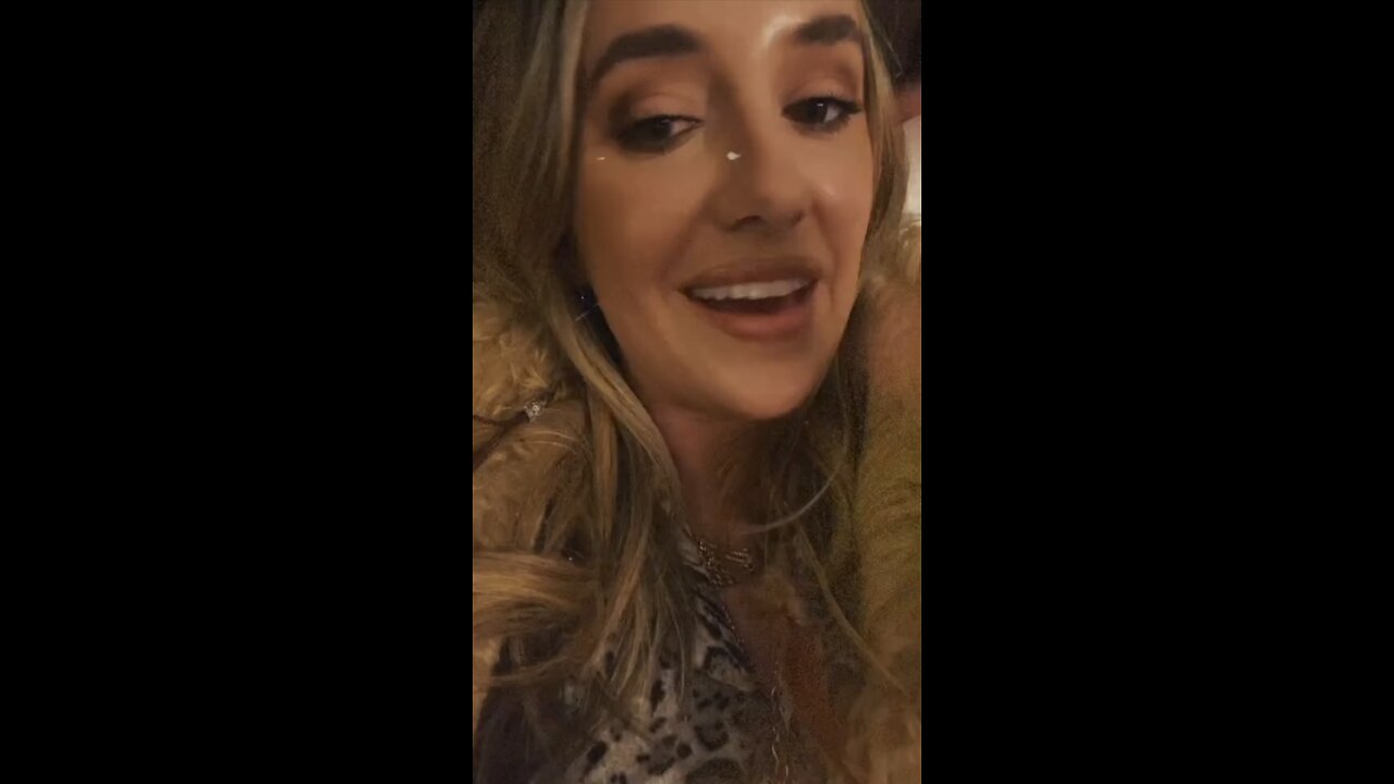 Country music star Lainey wilson addresses how big her butt is and thanks fans for noticing