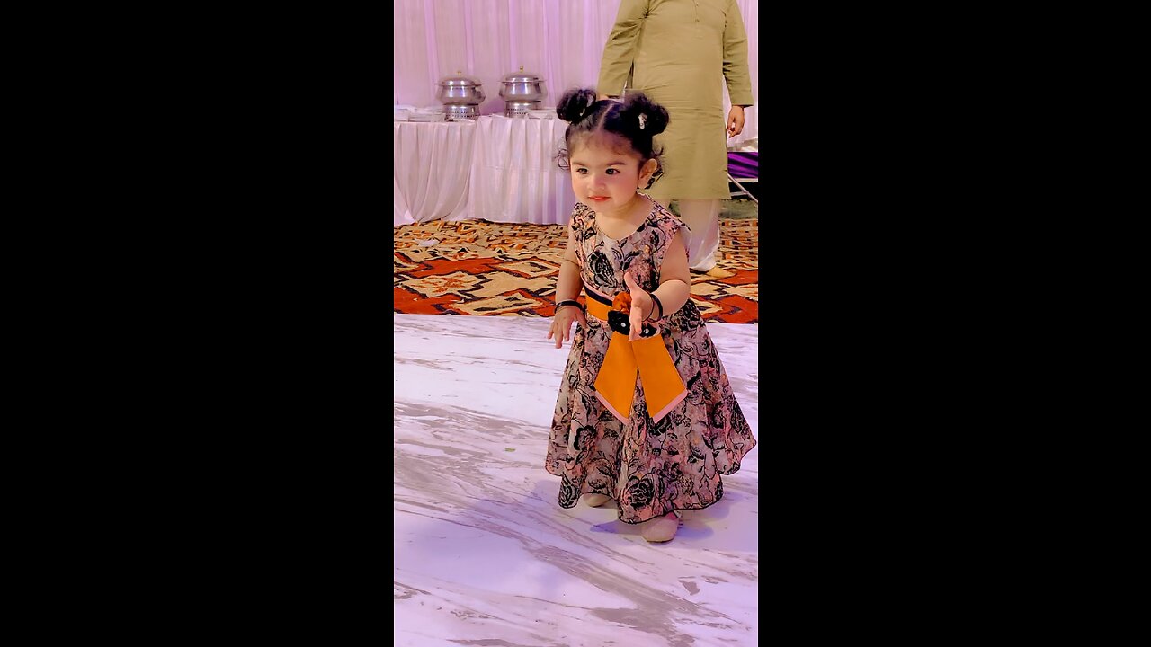 Baby Dancing on mera dil yeh pukary Aja