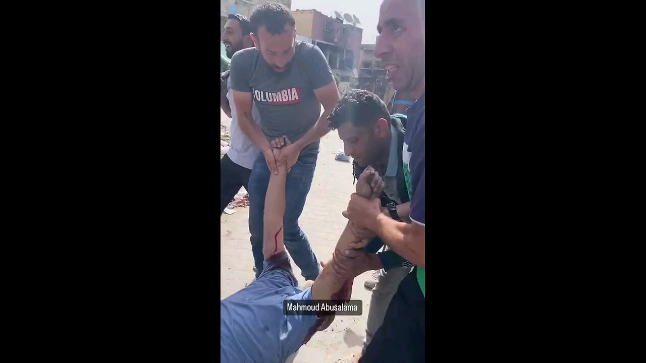 استهداف مدرسة نازحين شمال القطاع ، الشظايا تسقط على المسعفين وهي تنقل الشهداء جراء القصف المتواصل