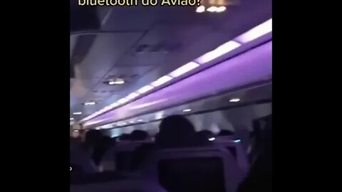 QUEM COLOCOU ISSO NO BLUETOOTH DO AVIAO [ TROLAGEM NO AVIAO ] SHORTVIDEO [ MEME ] RINDO ALTO