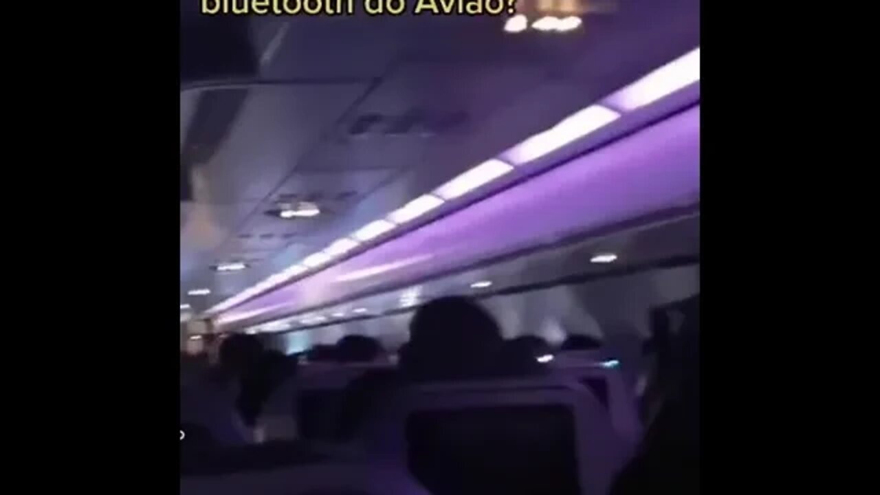 QUEM COLOCOU ISSO NO BLUETOOTH DO AVIAO [ TROLAGEM NO AVIAO ] SHORTVIDEO [ MEME ] RINDO ALTO