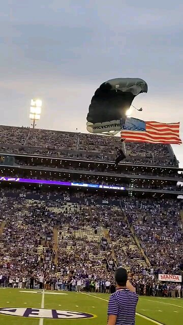 Sliver Wings Army demo team jump into LSU VS. ARMY GAME