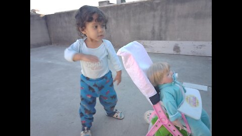Crianças Brincando Melhor Momento Coisa Linda, Bebe mais Fofo brincando e dançando na laje!