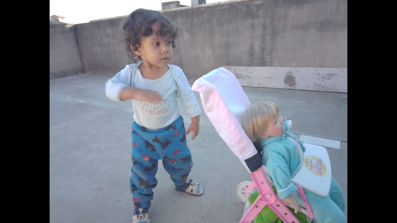 Crianças Brincando Melhor Momento Coisa Linda, Bebe mais Fofo brincando e dançando na laje!