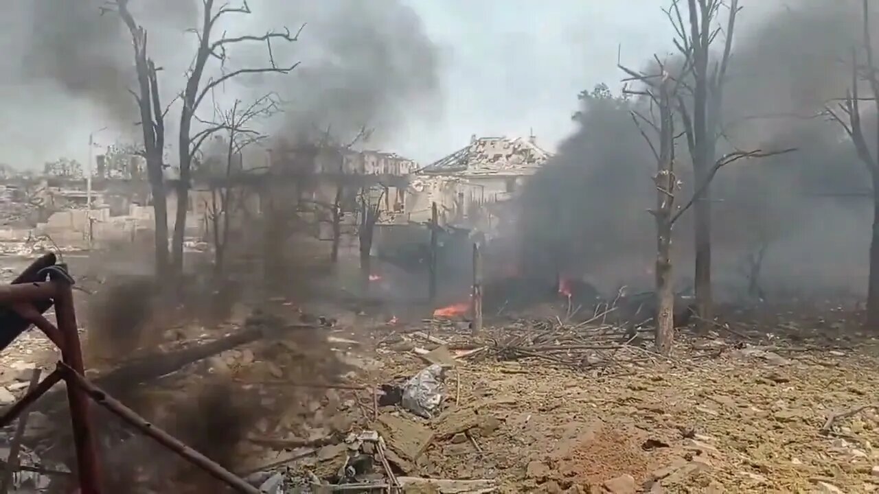 unseen footage of a LNR (Russian_Separatist) T-64BV burning down during the Battle of Rubizhne