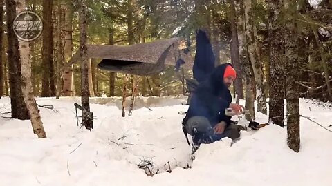 Camp in a hammock in winter 3