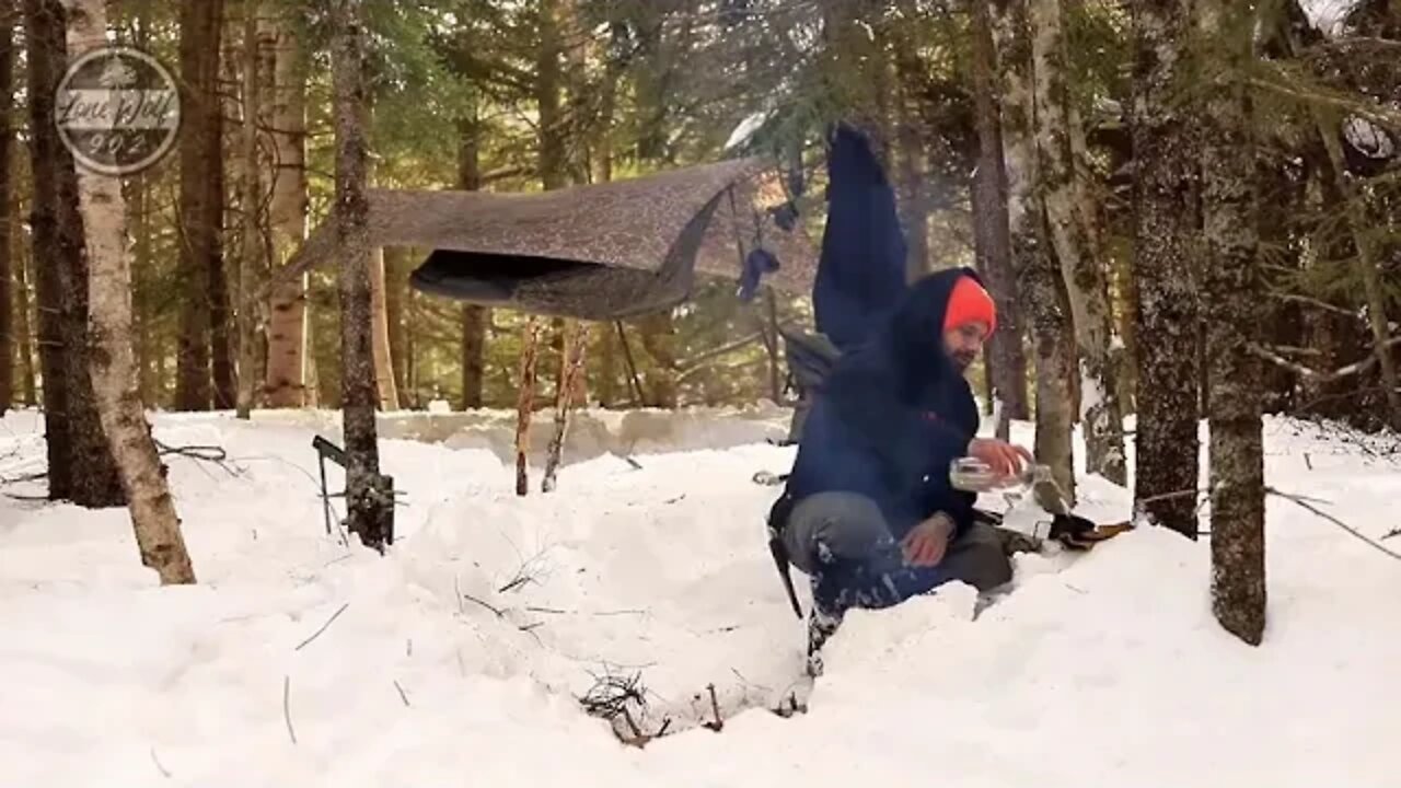 Camp in a hammock in winter 3