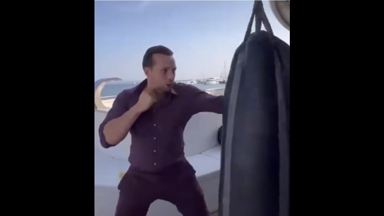 TRISTAN GIVING FREE STRIKING LESSONS