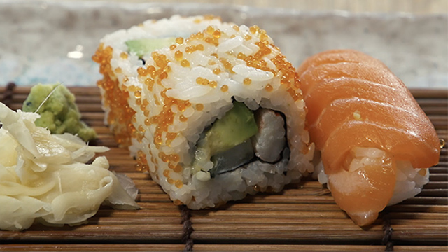 Etiquette for making and eating sushi