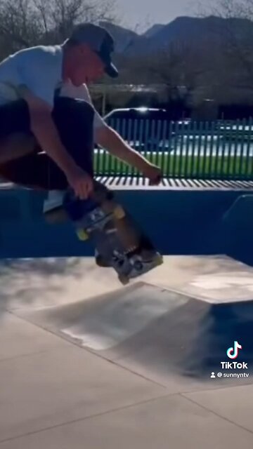 Cool skateboarding clip 😎