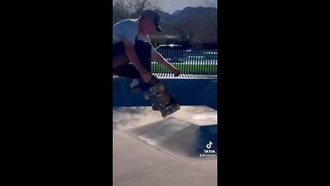 Cool skateboarding clip 😎