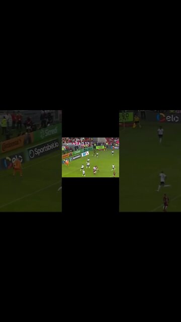 ZAGUEIRO DO ATHLÉTICO-PARANAENSE SALVA GOL CERTO DO GABIGOL!!!