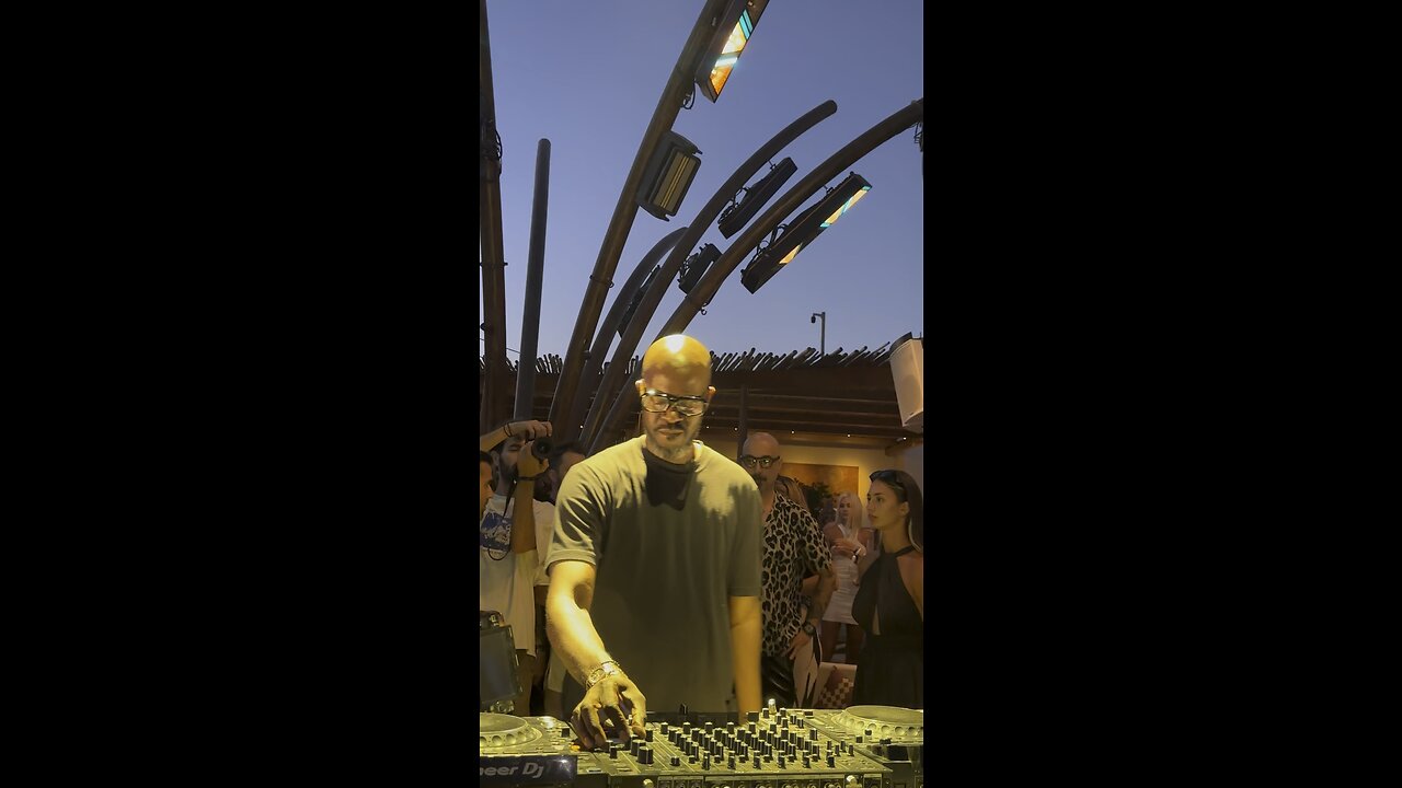 Black Coffee 〰️ SantAnna Mykonos 🇬🇷