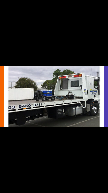 Australian Cops Dismantling Tents And Towing Cars