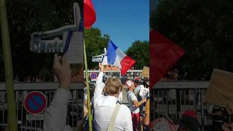 Solidariedade com os enfermeiros da França: manifestação em frente ao hospital