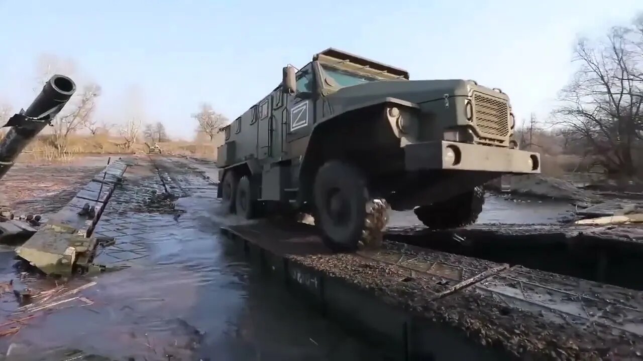 RUSSIAN TROOPS ARE CROSSING THE SEVERSKY DONETS RIVER NEAR THE OBLAST! (2)