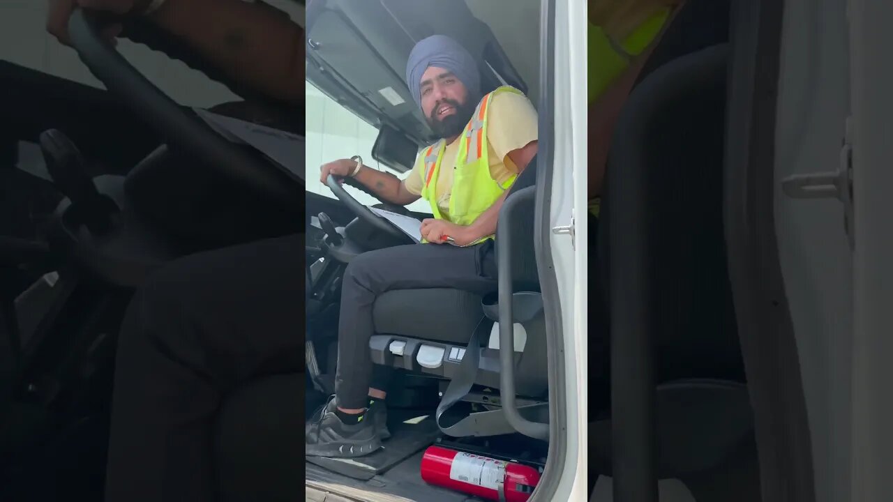 भारतीय ट्रैक ड्राइवर कनाडा में दिया kmate है Indian truck drivers income in Canada #shortsvideo