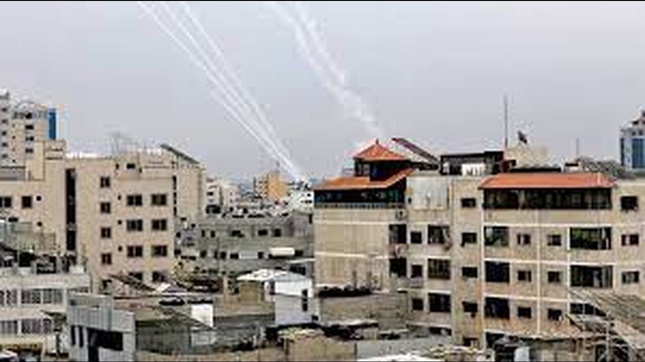 Israel orders _complete siege_ of Gaza as rocket attacks continue - BBC News