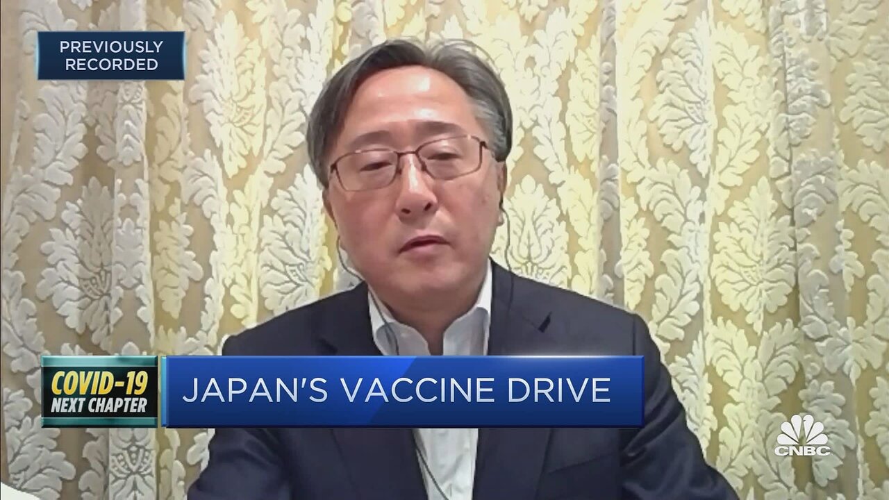 Japanese news discussing the Covid vaccine