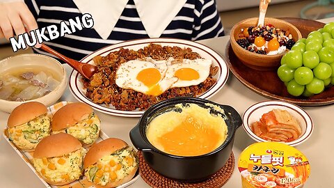 Cooking Mukbang :)Tuna kimchi fried rice, corn egg bread, cheese steamed egg, yogurt, grapes.