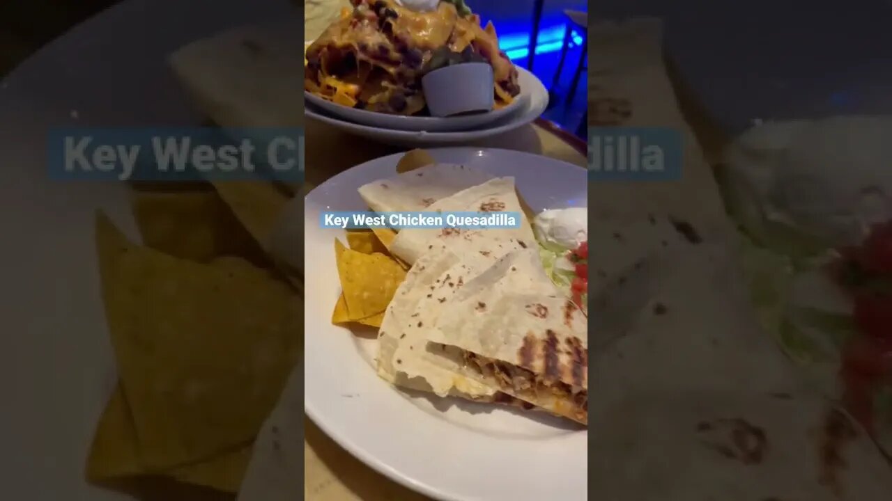 Universal City Walk eats #Margaritaville 🍹 #universalorlando #shorts #uoap #nachos #citywalk