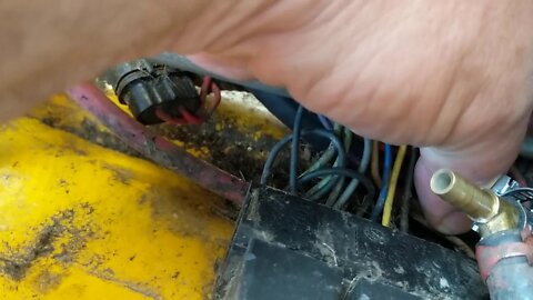 🧰🛠️⚙️FIXING A EVERRIDE HORNET RIDING LAWN MOWER GAS LINE⚙️🛠️🧰