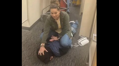 Woman Catches Pervert Filming Her In Fitting Room, Keeps Him in Headlock For 20 Mins