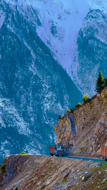 nature's embrace and let its beauty serenade your soul with an ode to love. 💚🌿✨ #NatureRomance