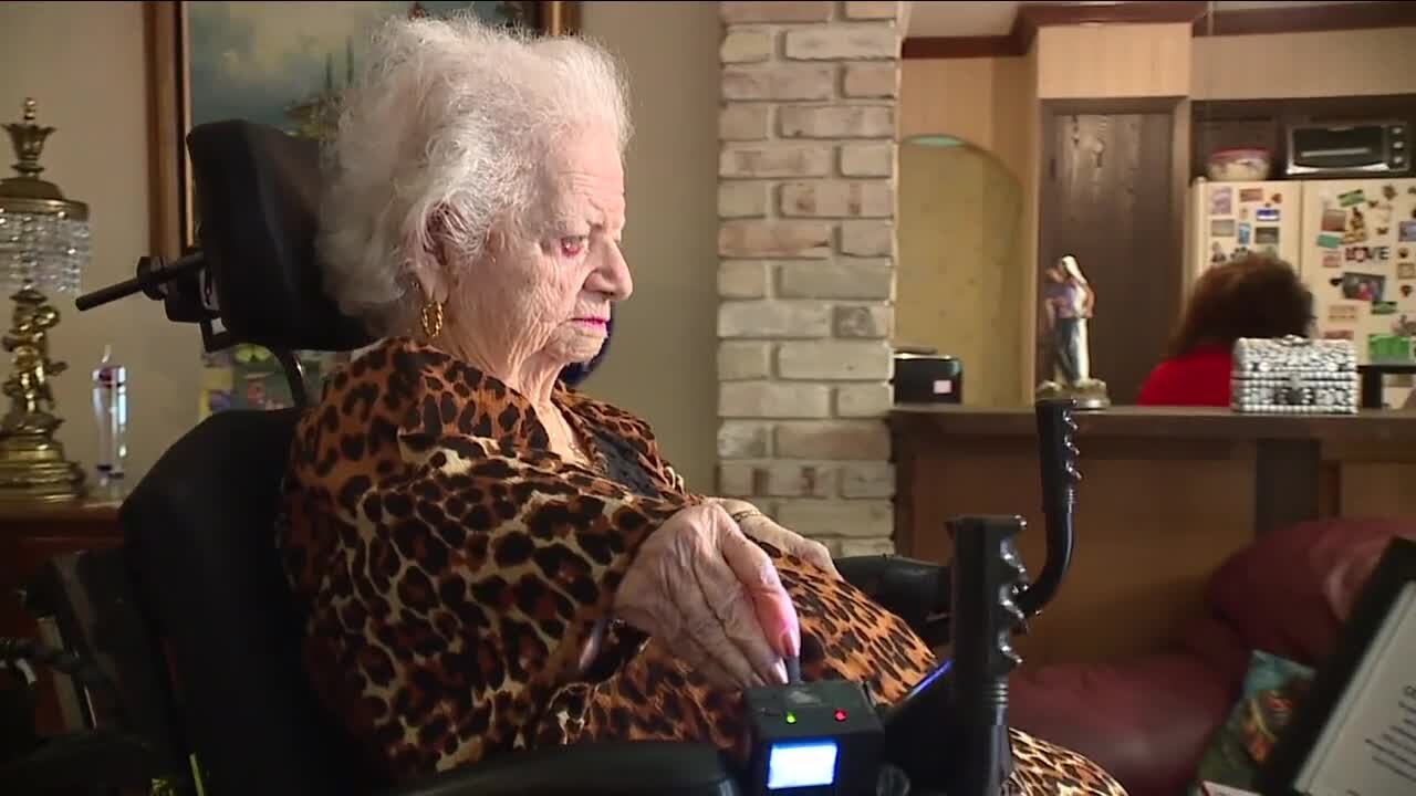 World's oldest living little person turns 98