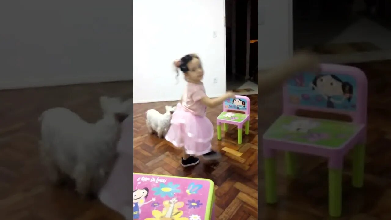 Maya dançando Balé com a Eterna amiga Nami.