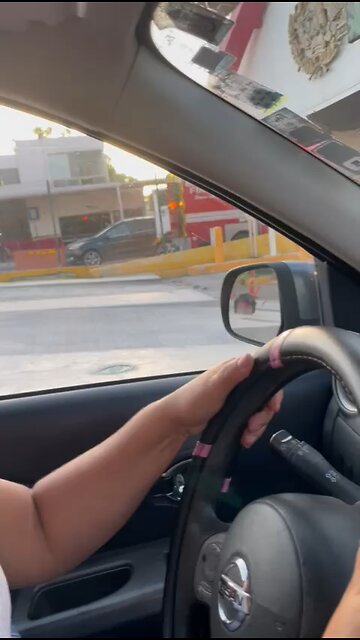 "Paciente Roba Ambulancia y Cruza la Frontera”