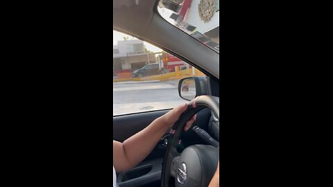 "Paciente Roba Ambulancia y Cruza la Frontera”