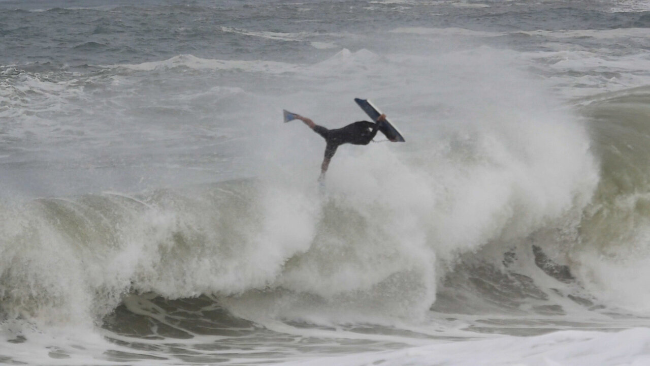 Big waves in Itacoatiara in Niterói-RJ