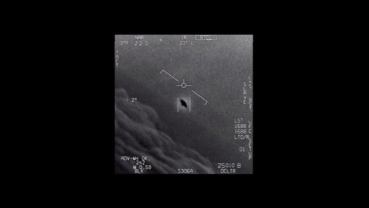 Pentagon declassifies Navy 'UFO' videos (VIDEO 2/3)😱😱😱