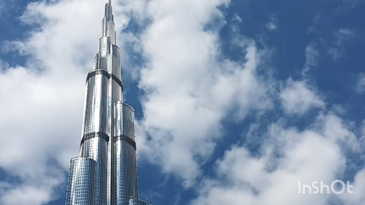 dubai burjkhalipa me and my friend 😍