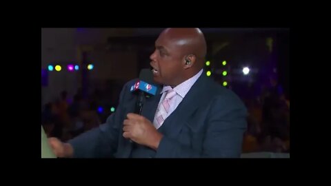 Charles Barkley Fights the Warriors Fans for Chanting "CHUCK YOU SUCK!!!"