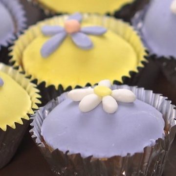 Decorate Desserts With Easy Marshmallow Fondant