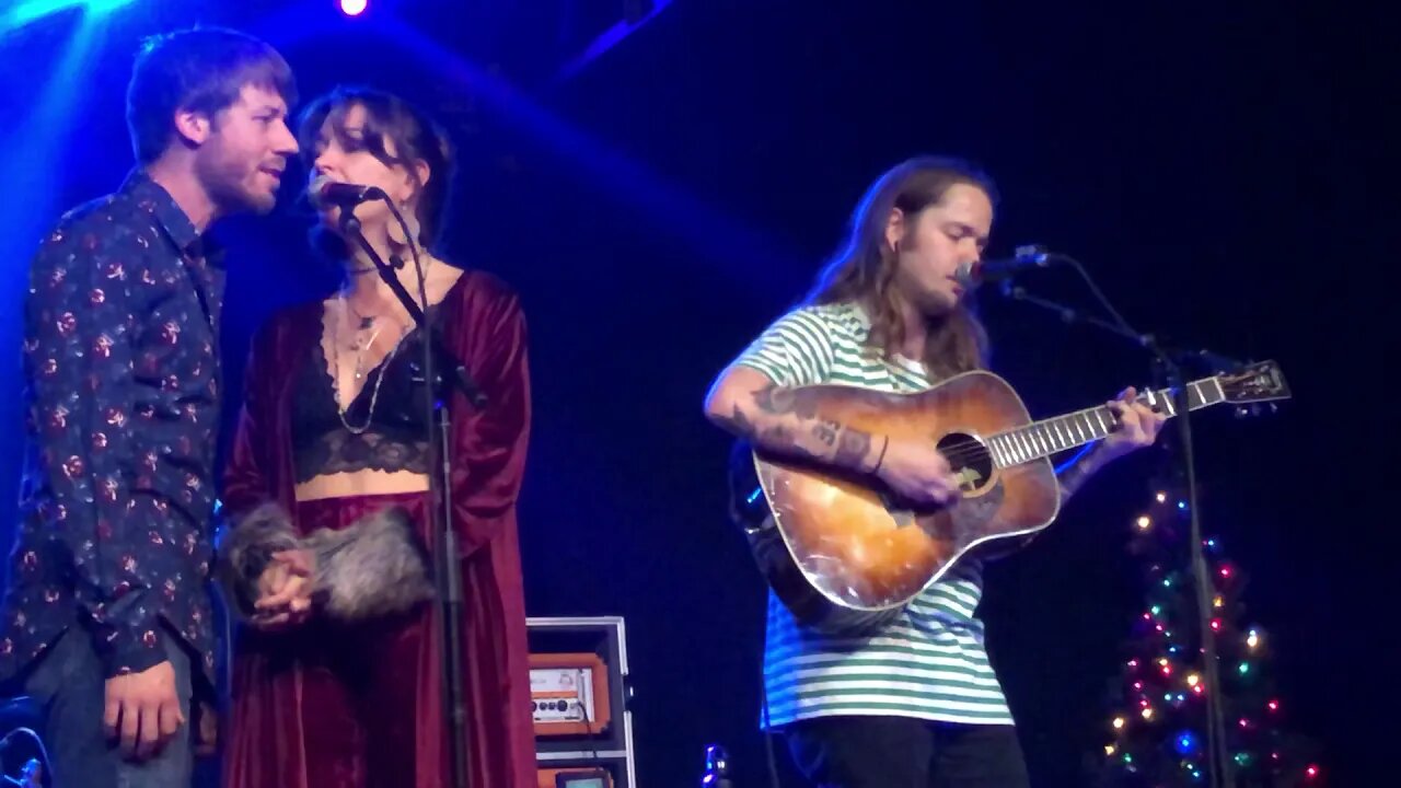 Billy Strings w/Lindsay Lou & Josh Rilko - Beautiful Star of Bethlehem (String the Halls 2)