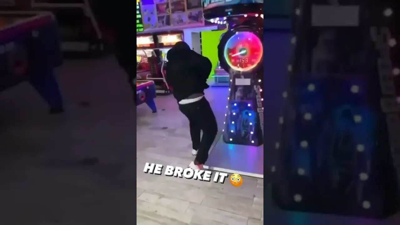 HE BROKE IT🥊🥊🥊🥊🥊🎯🎯#AMAZING, #FANTASTIC, #DIFFERENT,#SHORTS