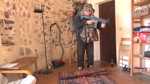 FN SCAR Assault Rifle .223 Remington Real Close Quarter Battle Techniques vs Hollywood Show
