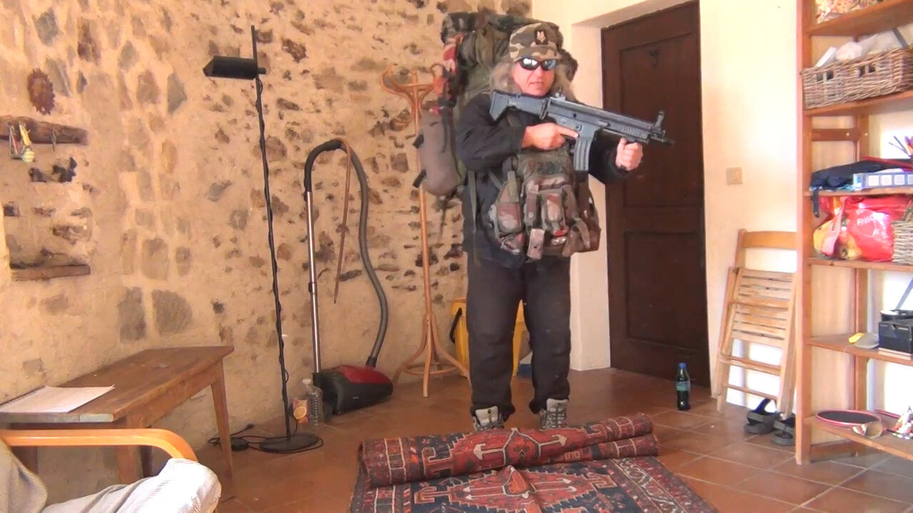 FN SCAR Assault Rifle .223 Remington Real Close Quarter Battle Techniques vs Hollywood Show
