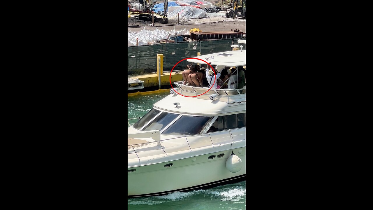 When Spring break meets Miami music week, Dance like everyone is watching haha #yachtdealnow