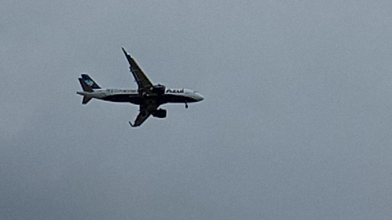 Airbus A320 PR-TYQ vindo de Guarulhos e Airbus A320NEO PR-YRX vindo de Belém do Pará para Fortaleza