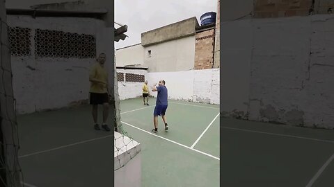 Jogador de futetênis assustado...Hahaha! #futebol #futevôlei #futmesa