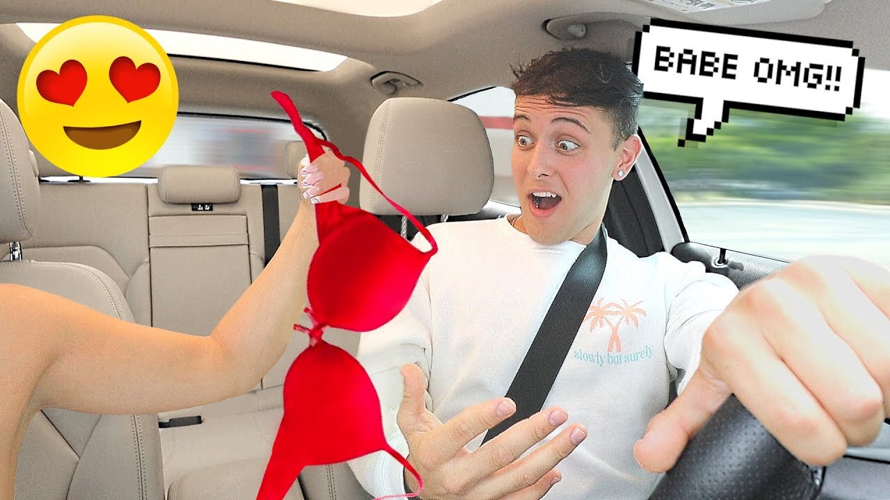 She removed her all dress, while his boyfriend driving//