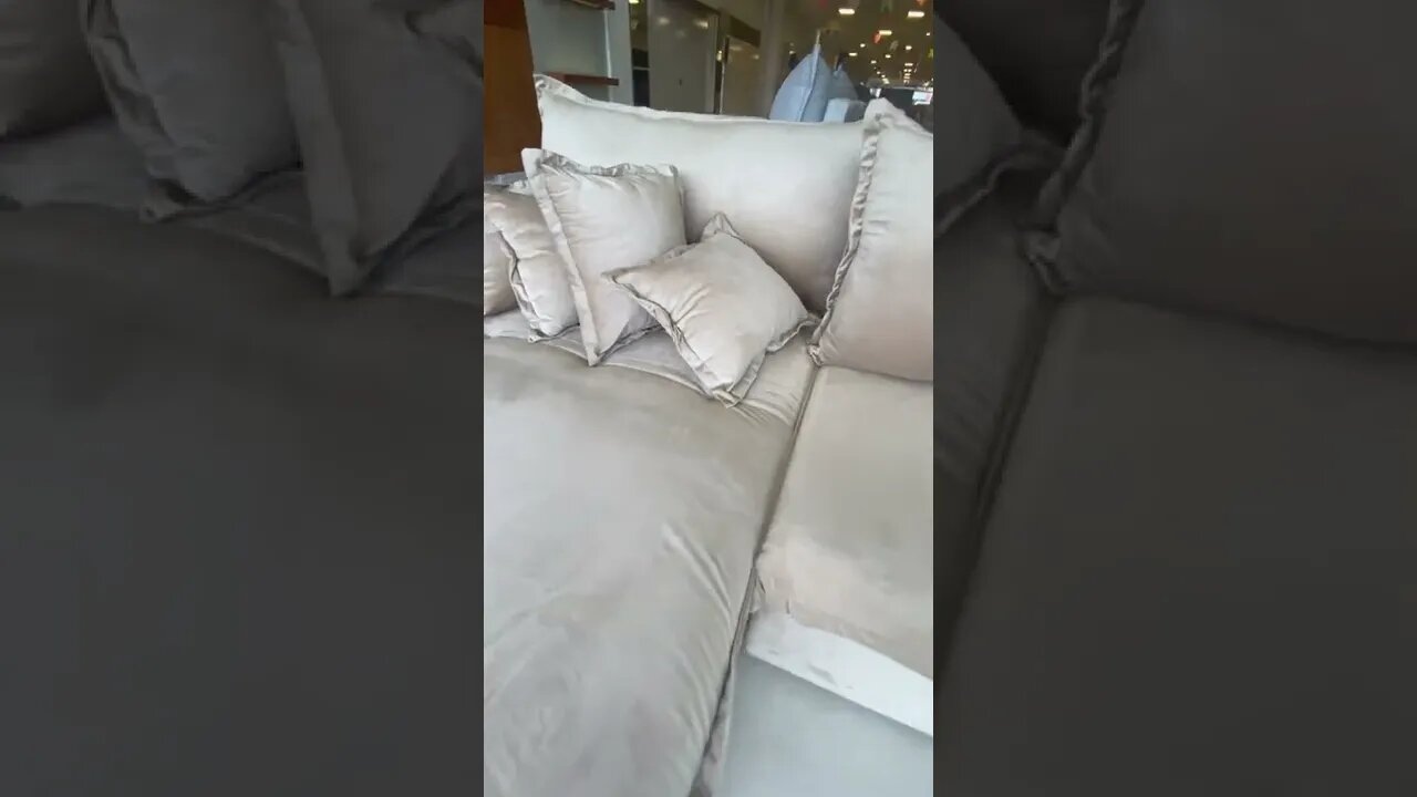 Um sofá cama diferente, no tamanho que você precisa e nem parece que é um sofá cama comum
