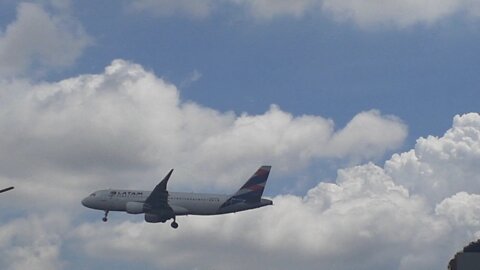 Airbus A320 PR-TYU and Airbus A330 PR-AIU coming to Manaus