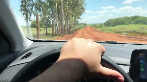 Dica para te ajudar a não atolar o carro, controle de tração desligue em estrada de terra.